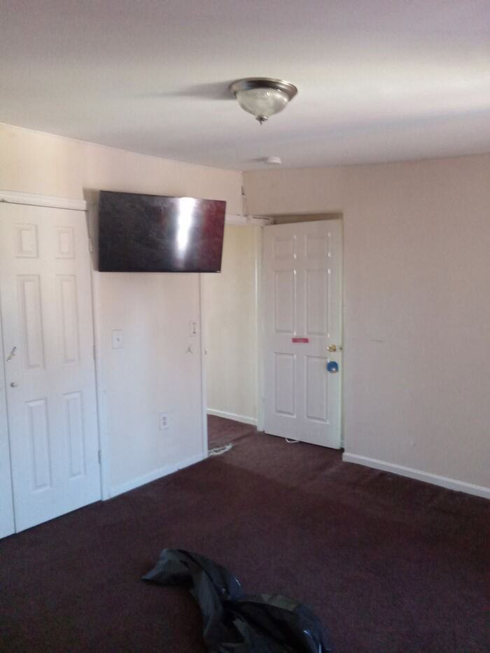 1199 W Franklin St - Photo 4 of 8