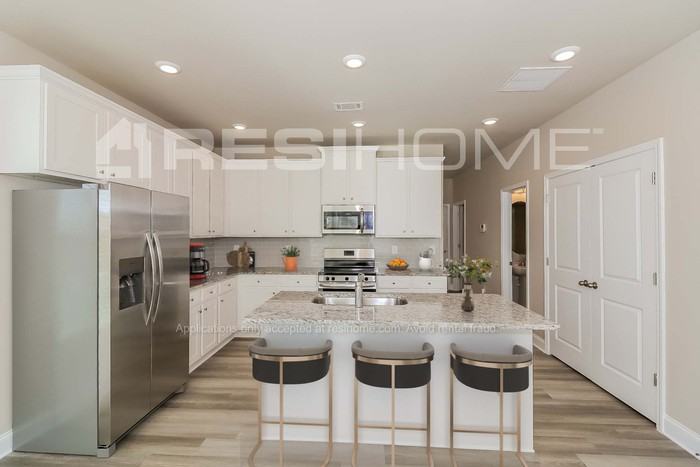 28 Brougham Drive South - Photo 4 of 21