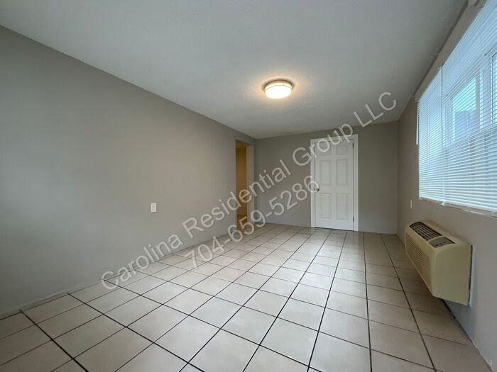 259 Jefferson Ct Ne #1 - Photo 2 of 9