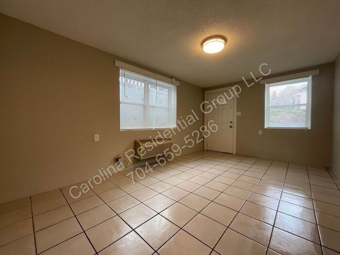 259 Jefferson Ct Ne #1 - Photo 3 of 9