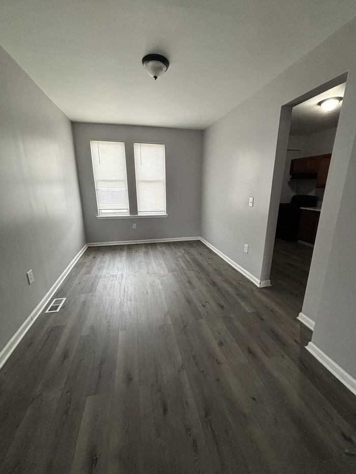 799 N Grantley St - Photo 4 of 33