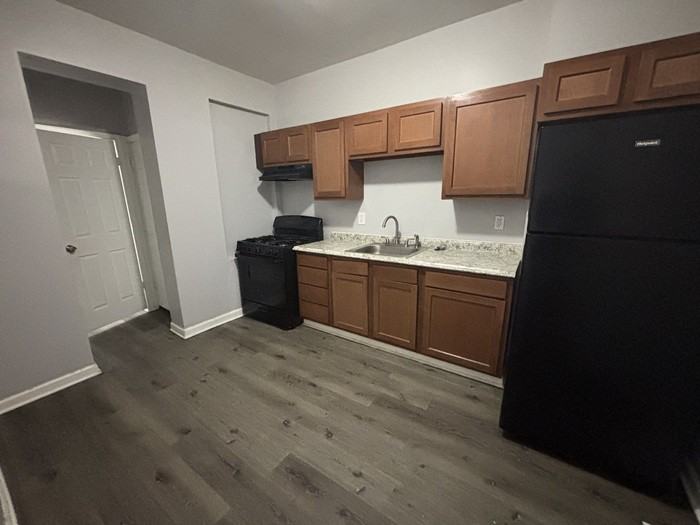 799 N Grantley St - Photo 5 of 33