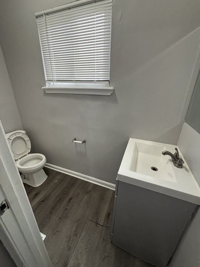 799 N Grantley St - Photo 6 of 33