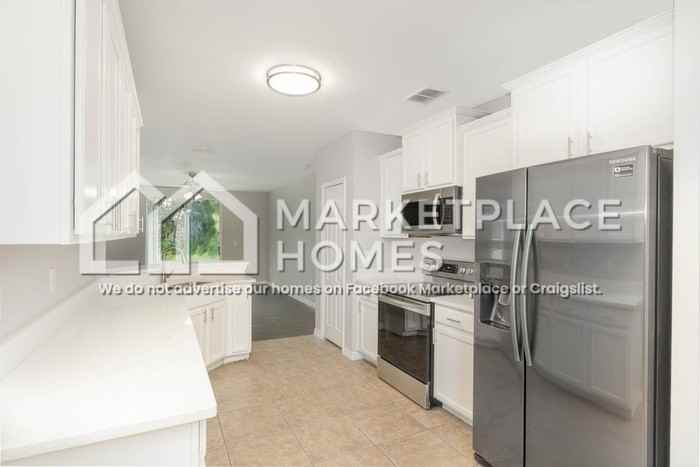 4790 Ashurst St - Photo 4 of 21