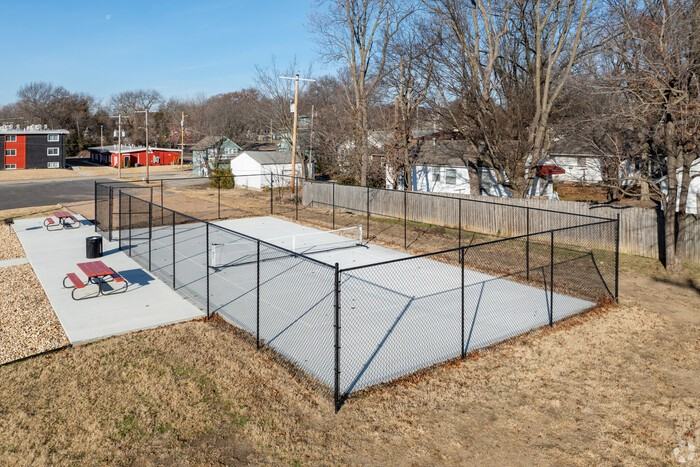 1910 S Pine St #D204 - Photo 6 of 8