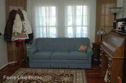 606 Ivanhoe Ct - Photo 3 of 17