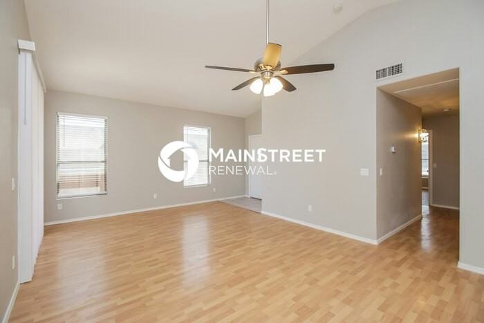 588 E Devon Dr - Photo 3 of 16