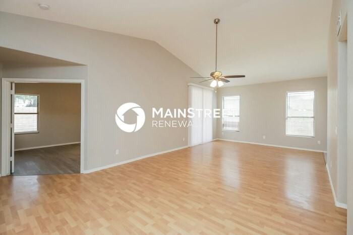 588 E Devon Dr - Photo 4 of 16