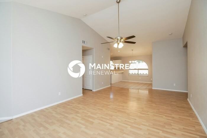 588 E Devon Dr - Photo 5 of 16