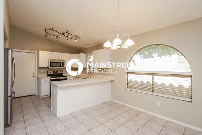 588 E Devon Dr - Photo 6 of 16