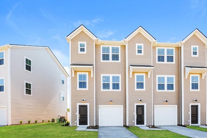 212 Eagles Cliff Drive - Photo 2 of 18