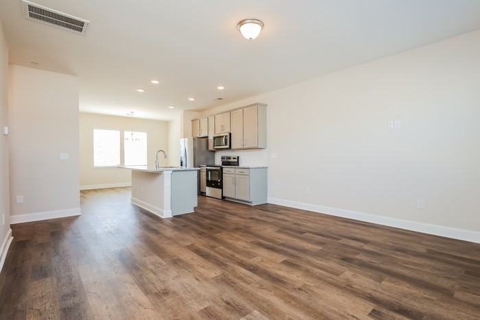 212 Eagles Cliff Drive - Photo 4 of 18