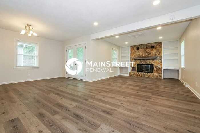 506 Northwest Roanoke Drive - Photo 5 of 18