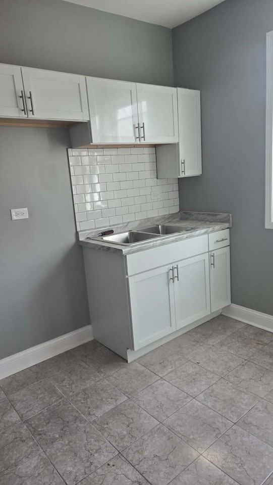 1346 Van Buren St - Photo 5 of 12