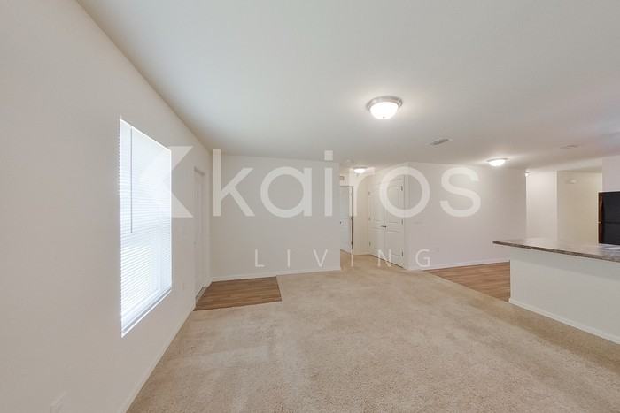 1618 Ne 36th St - Photo 5 of 25