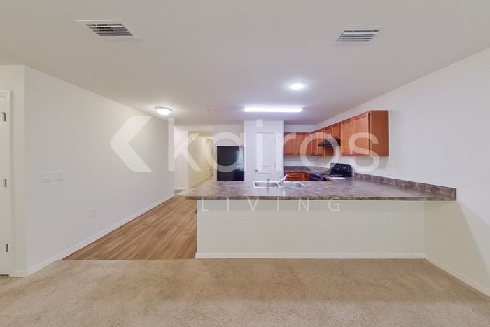 1618 Ne 36th St - Photo 6 of 25