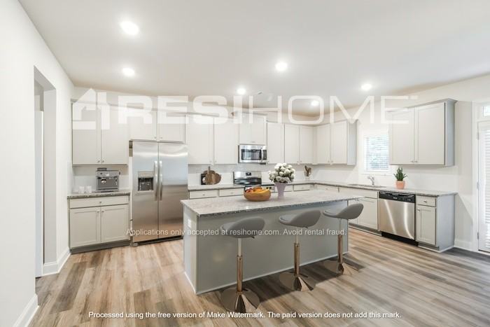 417 Holiday Bluff Ln - Photo 3 of 16