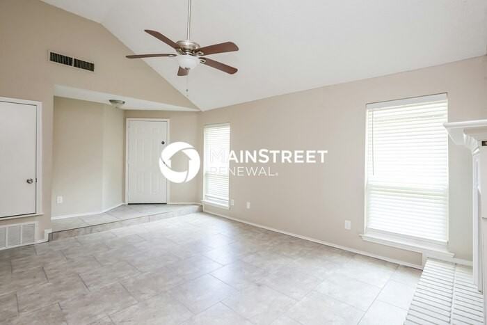 1144 Paintbrush St - Photo 4 of 16