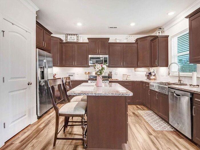 130 Daniel Farm Dr - Photo 2 of 6