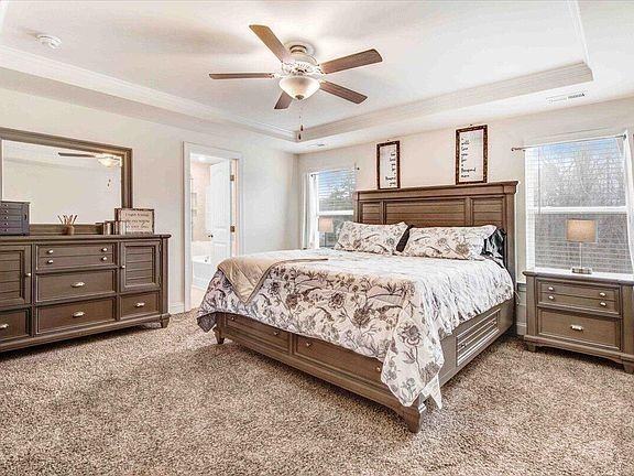 130 Daniel Farm Dr - Photo 4 of 6