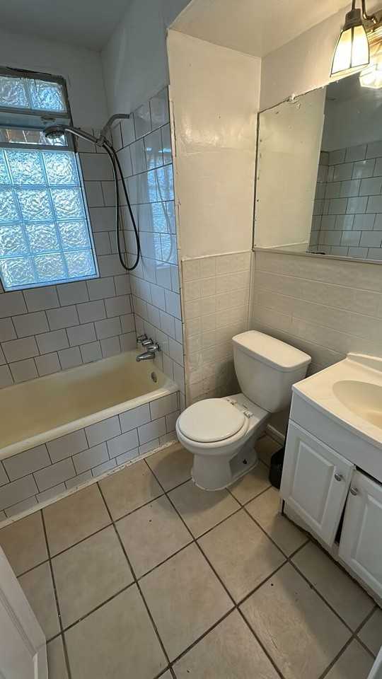 16250 Chesterfield Ave - Photo 3 of 3