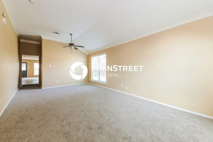 208 Oxford Loop - Photo 4 of 18