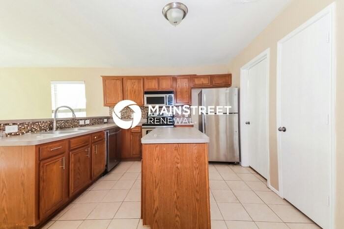 208 Oxford Loop - Photo 7 of 18