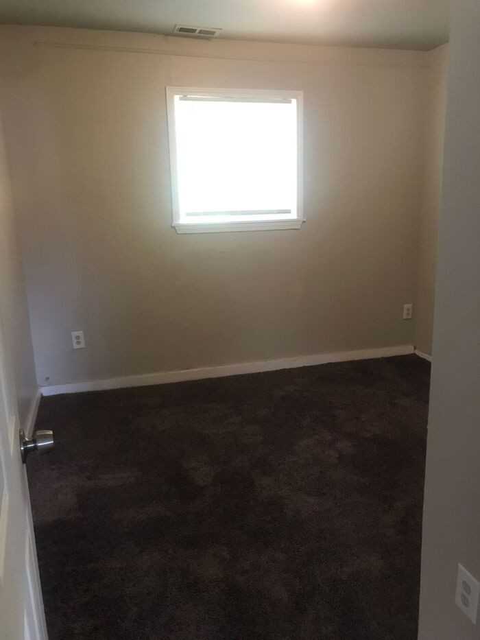 7312 Mansfield St - Photo 7 of 10