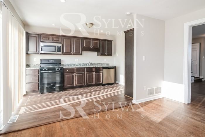 5703 Whitby Rd - Photo 6 of 15