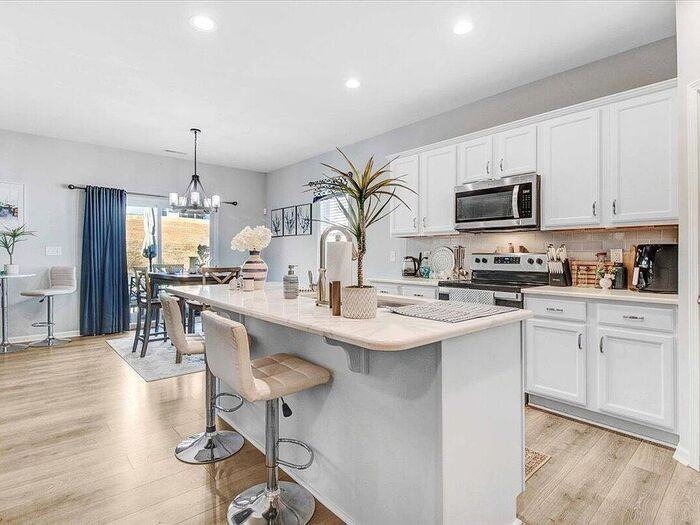 142 Jade St - Photo 3 of 5