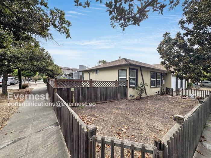 924 Allerton Street - Photo 3 of 18