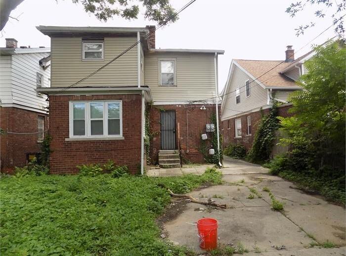 15839 Kentucky St - Photo 2 of 2