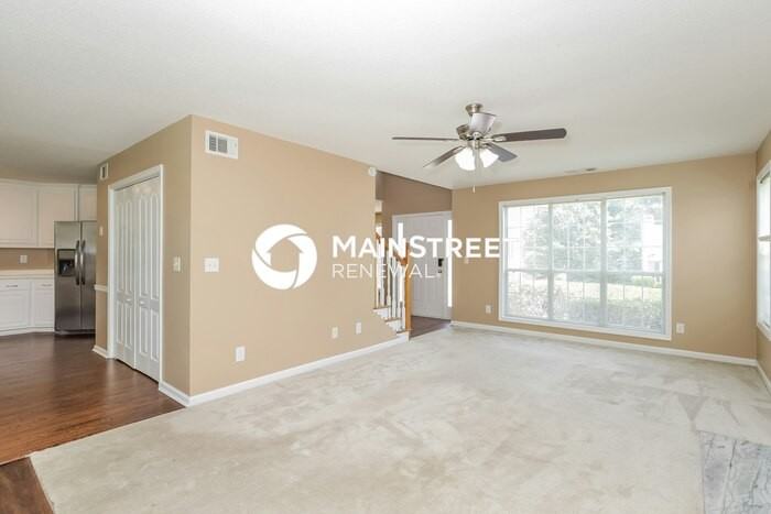 1352 Vine Circle - Photo 5 of 17