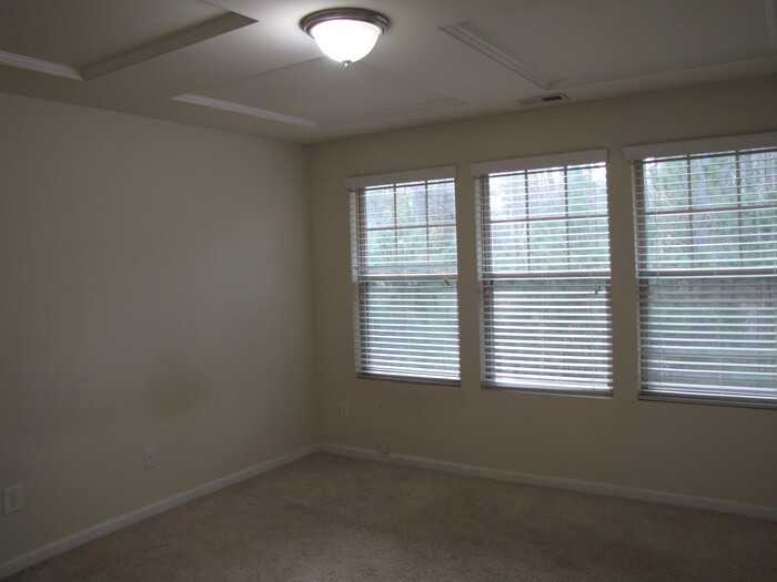 74 Pocono Dr - Photo 7 of 15