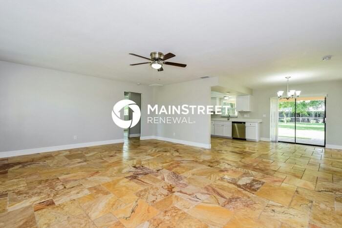 1326 Southwest 10th Place - Photo 4 of 16