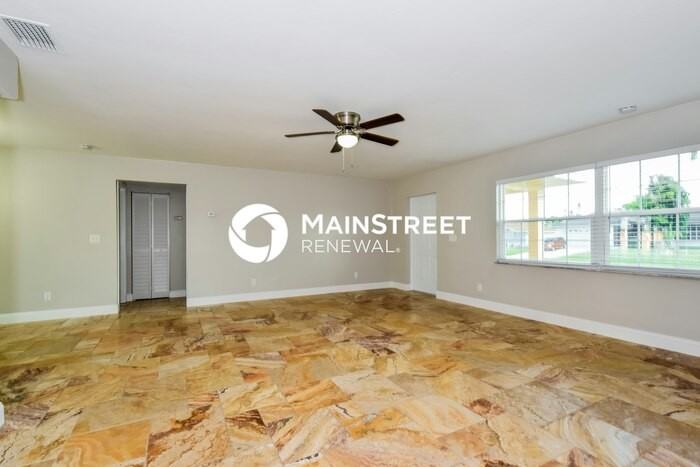 1326 Southwest 10th Place - Photo 5 of 16