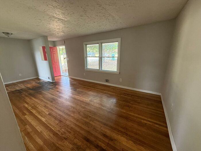 4484 Meadow Dr - Photo 4 of 25