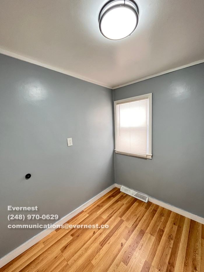 8640 Chalmers Ave - Photo 4 of 23