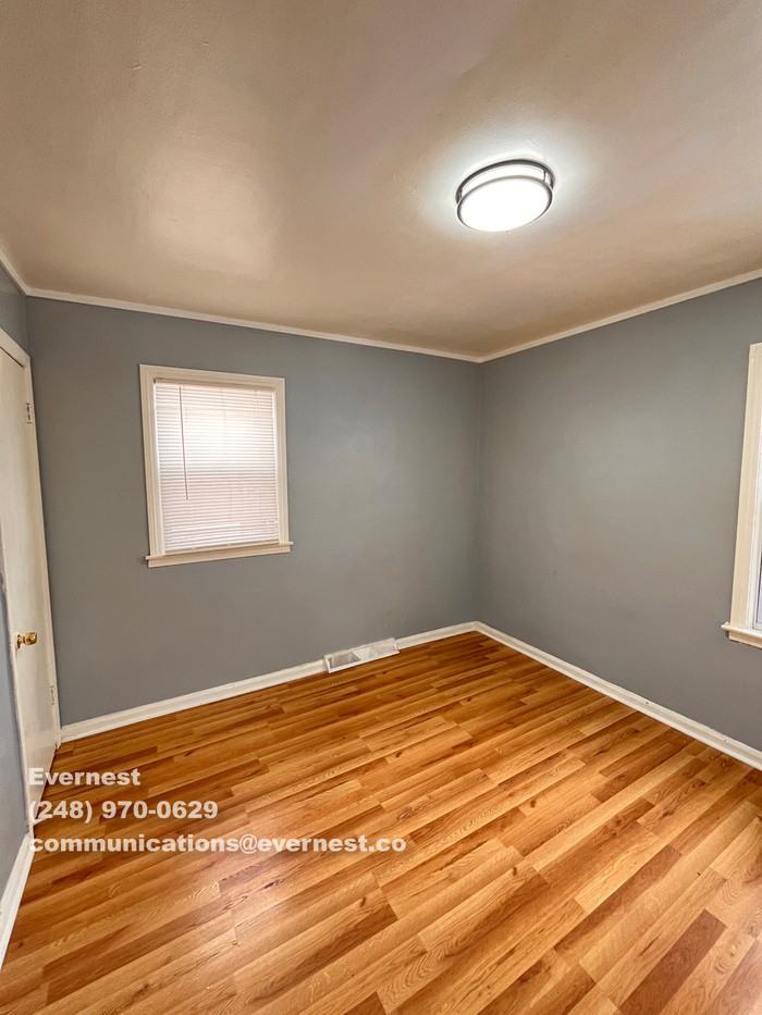 8640 Chalmers Ave - Photo 5 of 23