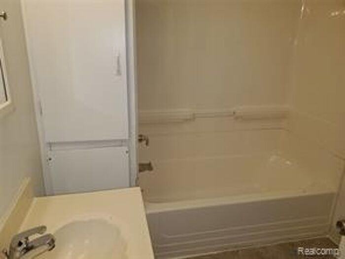 23745 Rein Ave - Photo 2 of 6