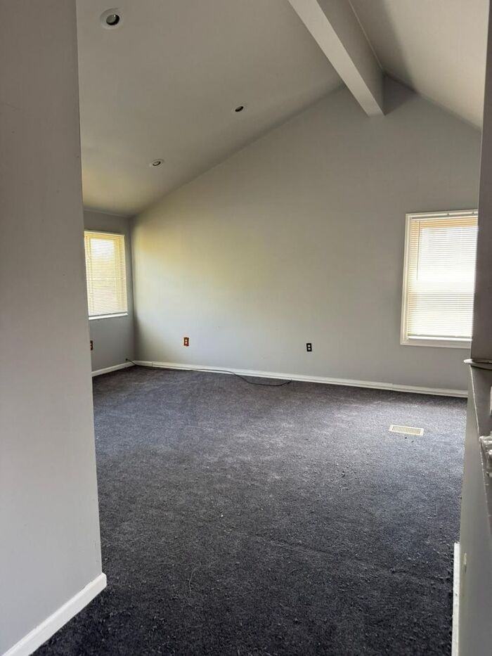 7368 Fielding St - Photo 4 of 18