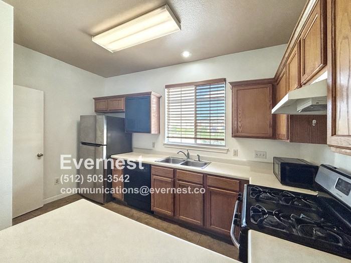 2804 Southampton Way #B - Photo 3 of 21