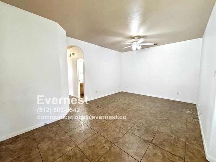 2804 Southampton Way #B - Photo 4 of 21