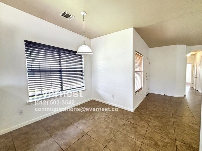 2804 Southampton Way #B - Photo 5 of 21