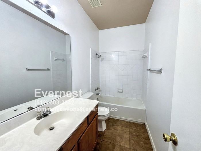 2804 Southampton Way #B - Photo 7 of 21