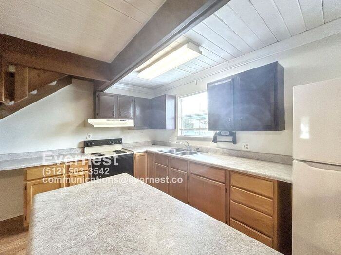 801 W Navarro St #A - Photo 5 of 16