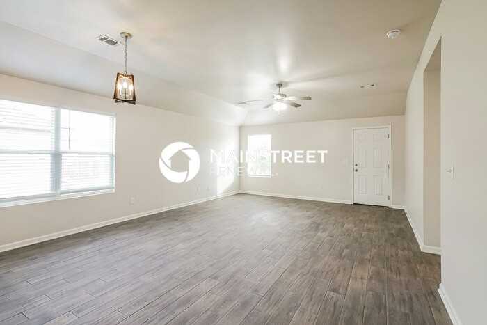 328 Hidden Ct - Photo 2 of 18