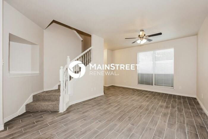 1007 Lamar Ave - Photo 2 of 17