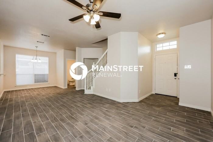 1007 Lamar Ave - Photo 3 of 17