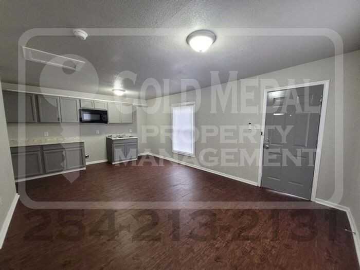 711 West Avenue E - Photo 3 of 6